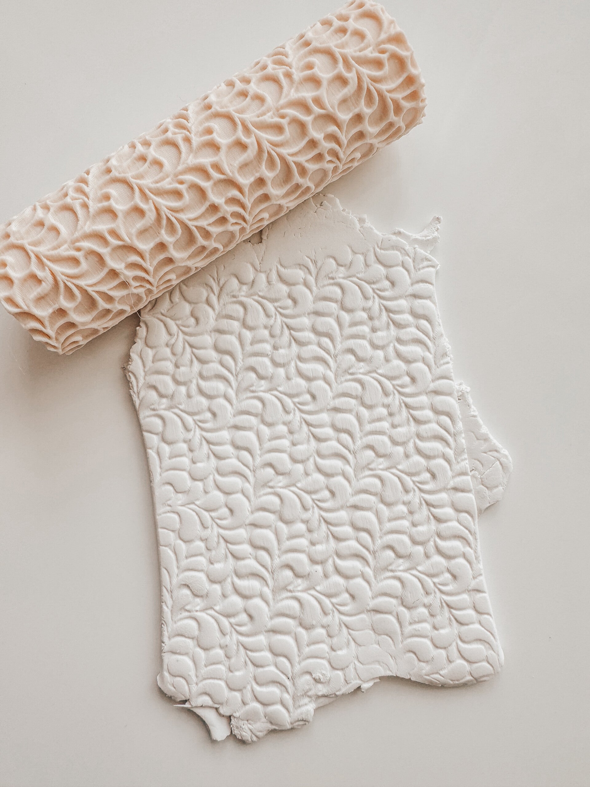 Texture roller dancing leafs