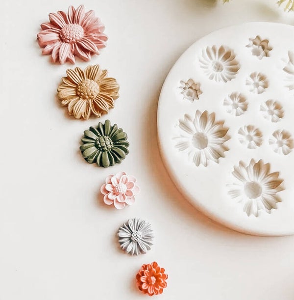 mold flowers stud 2