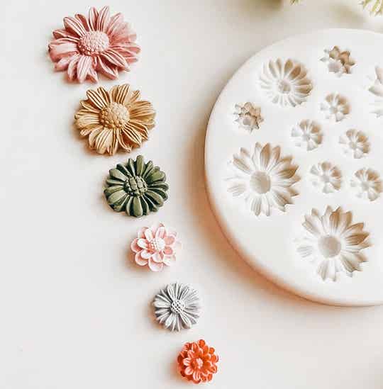 mold flowers stud 2