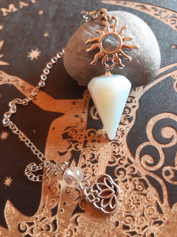 Pendule soleil cone Opaline