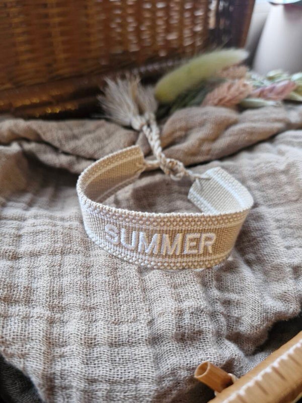 Stoffen armbandje summer heel licht bruin met wit