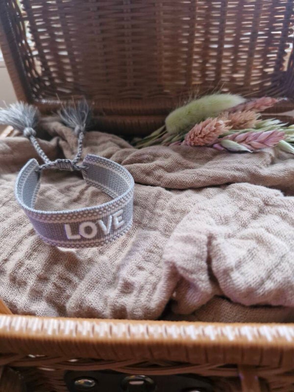 Stoffen armbandje donker grijs love