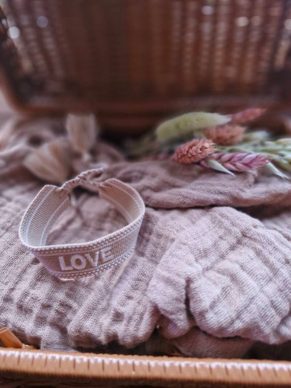 Stoffen armbandje beige love
