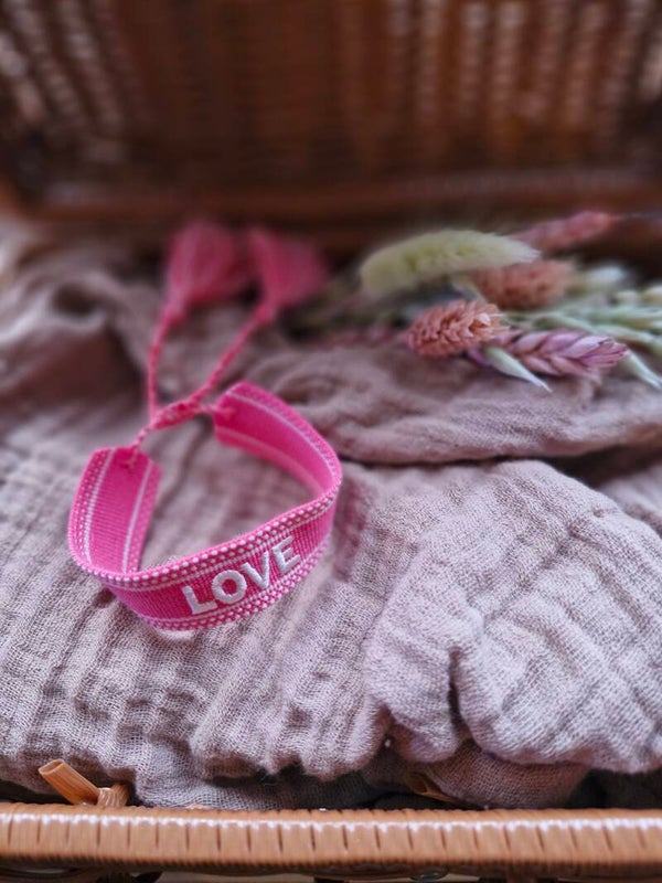 Stoffen armbandje hevige roos love