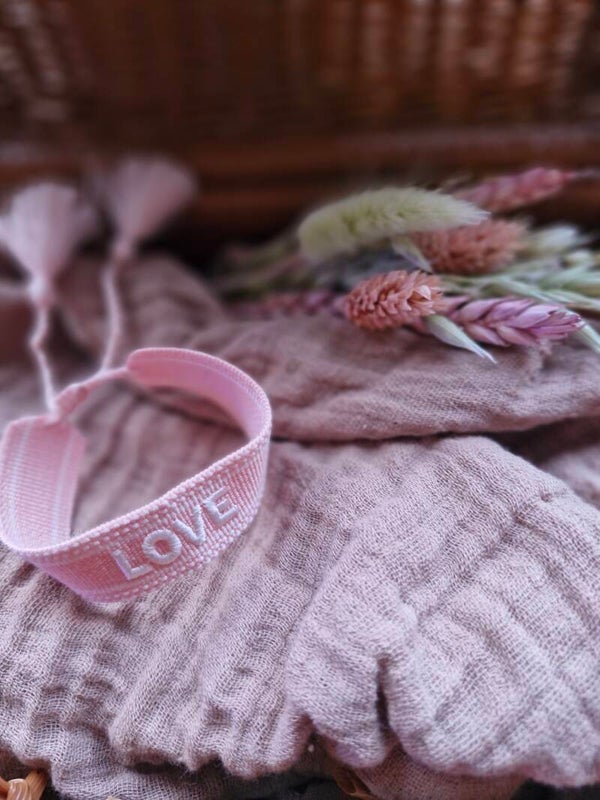 Stoffen armbanje licht roos