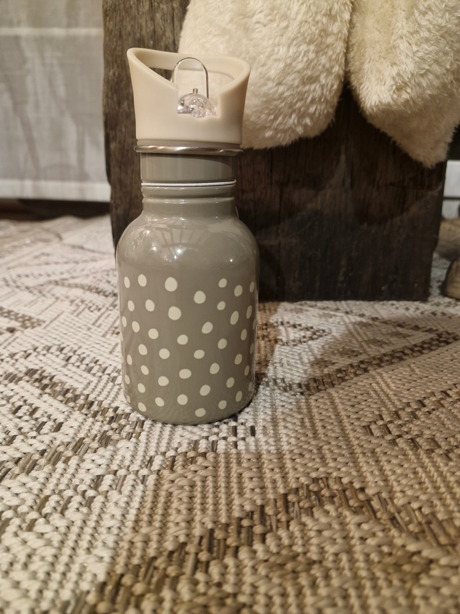 Drinke busje met bolletjes