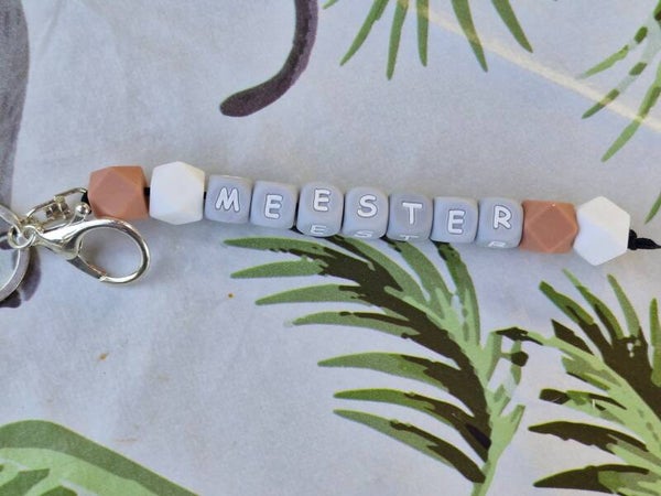 Meester sleutelhanger bruin en grijs en wit