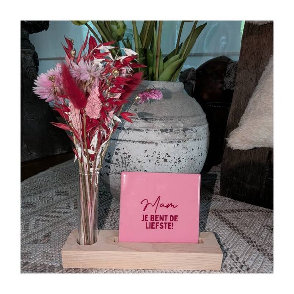 Tegel met droogbloemen mama