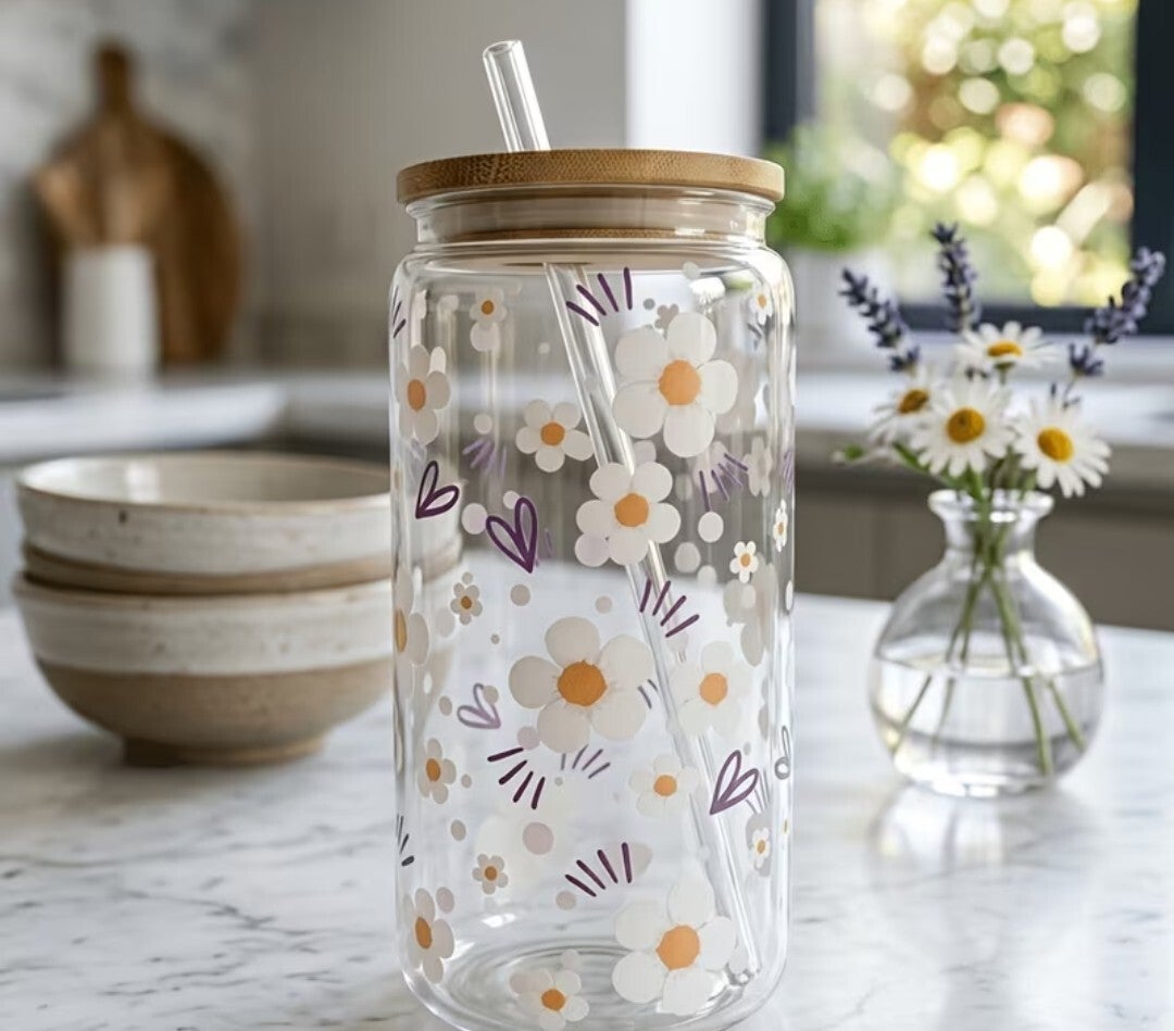 Beker met rietje bloemen
