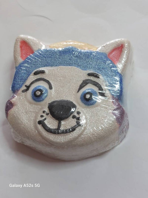 Cat bath bomb