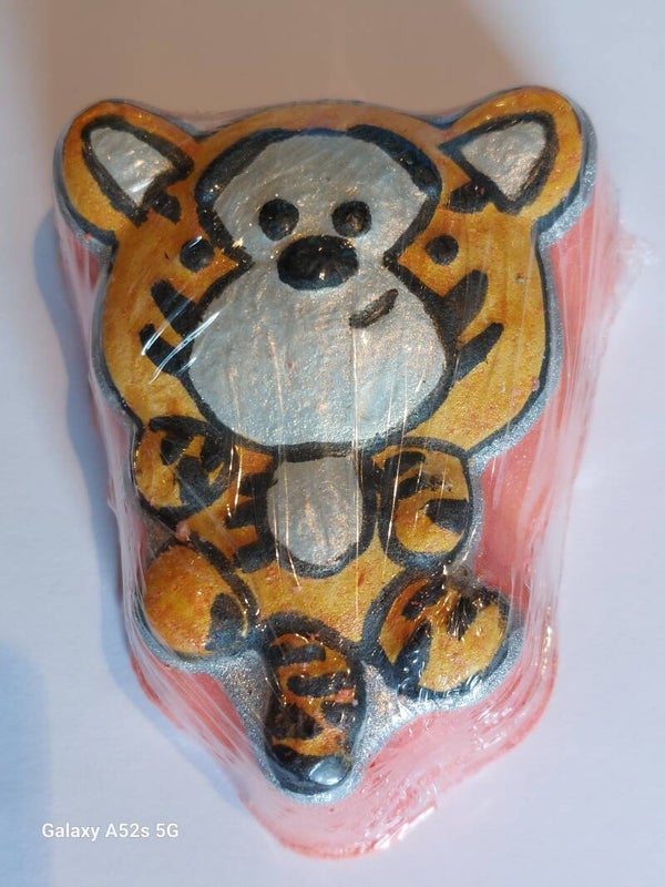 Tiger bath bomb