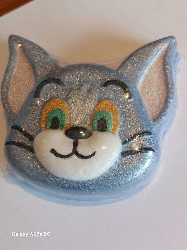 Cat bath bomb