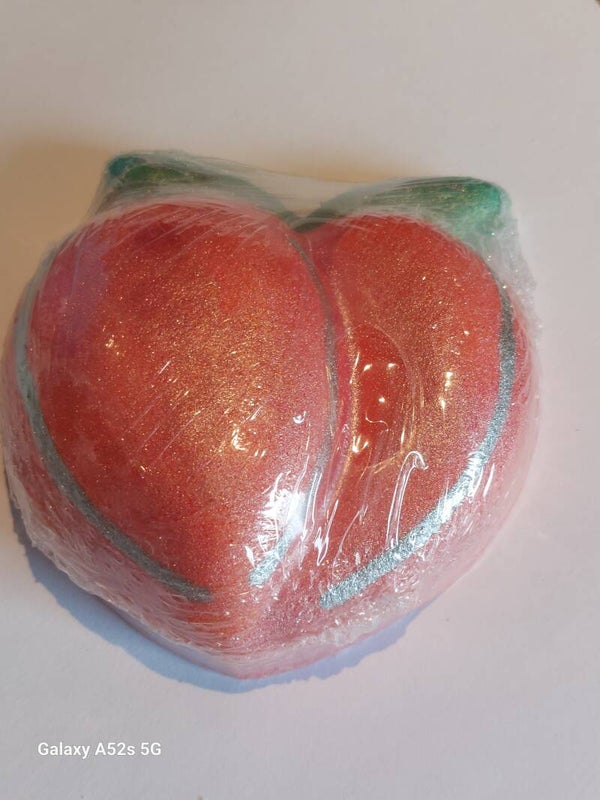Peachy bath bomb