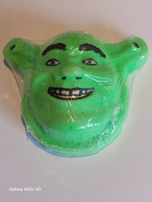 Green man bath bomb