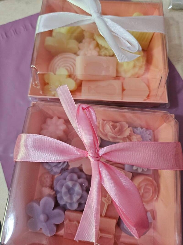 Tubs of wax melt shapes