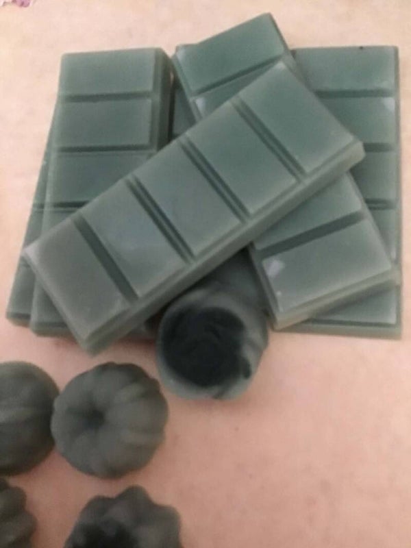 Decadent (aliens) wax melt bar