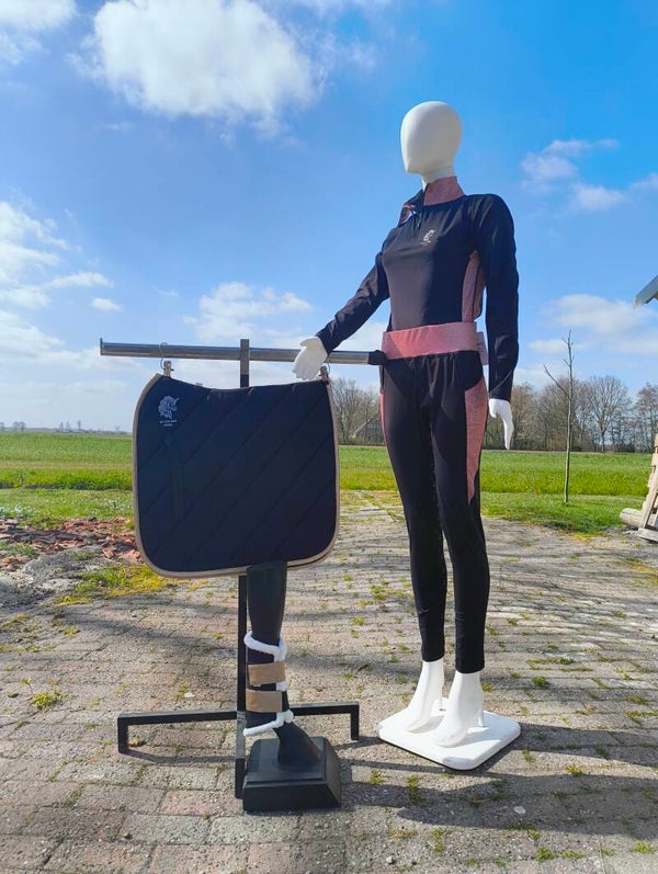 Zwat/rosegoud dressuurdekje