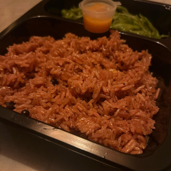 Nasi met geroosterde kip of kerrie kip