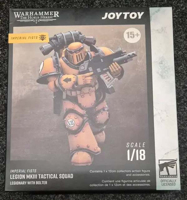 Imperial Fists - Legion MKIII Tatical Squad Legionary With Bolter