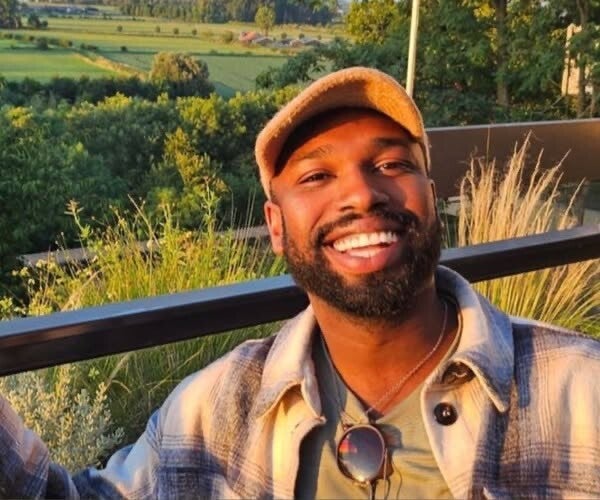 Shumar die uit Brits Guyana  naar Nedeland kwam en. later asiel aanvroeg vanwege zijn homoseksualiteit