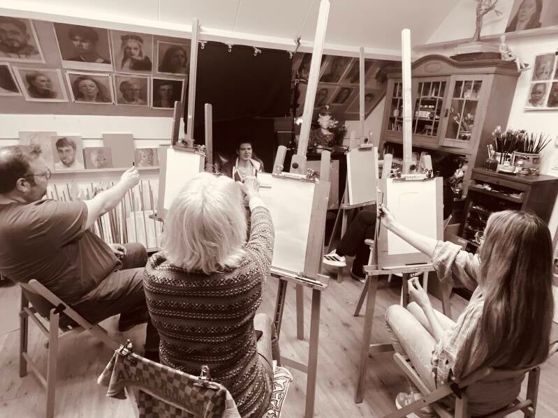 Portrtrettekenen in het atelier van Claar van Leent in Deventer waar je kunt leren schilderen en tekenen 