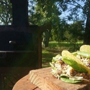 taco's maken buiten koken op vuur