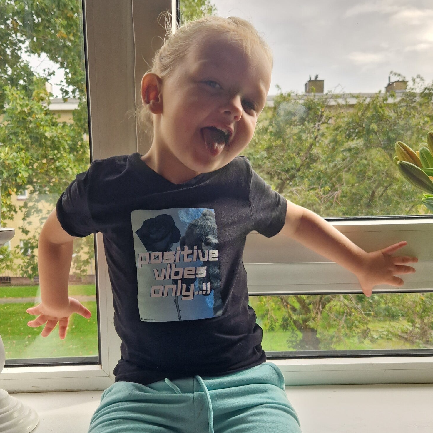 kindershirt / zwart / positive vibes only..!!