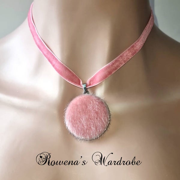 Fluffy Choker