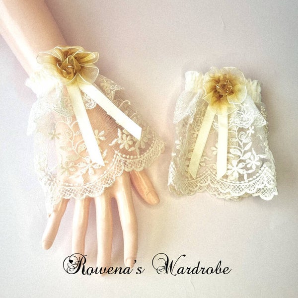 Classic Lace Wrist Cuffs