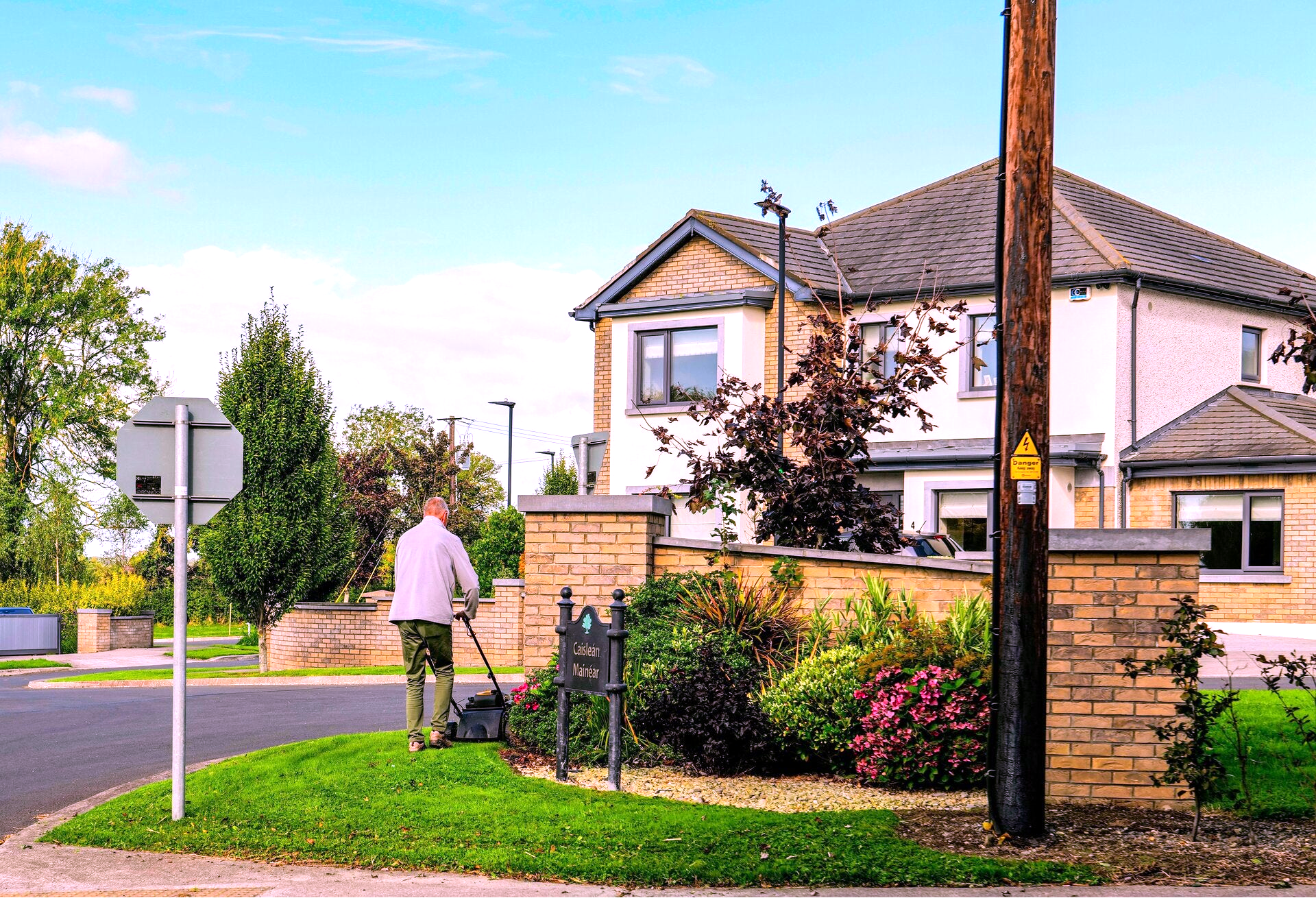 Edge your lawn, edging your yard, edge your yard, Evans Lawn Care 