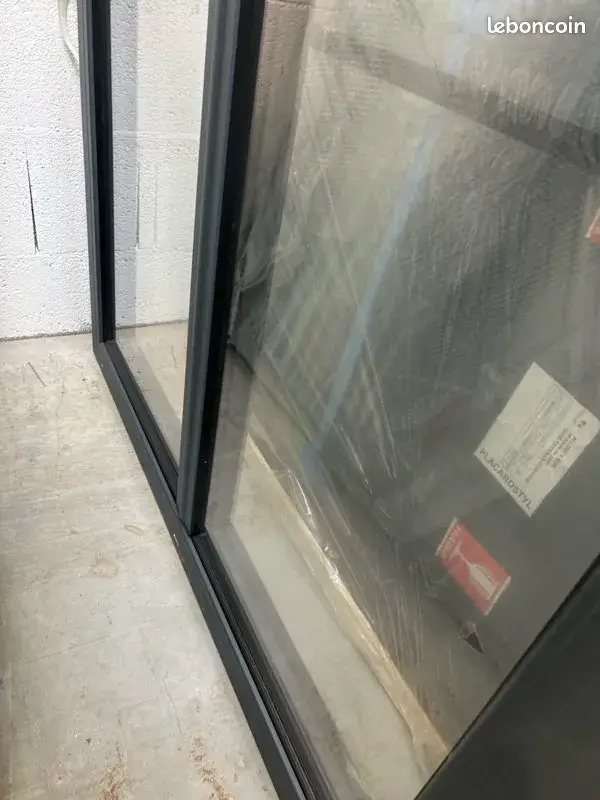 Fenêtre aluminium 120X124 cm hauteur 7016 200 €