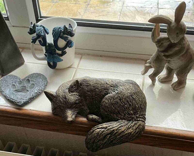 Liska the Fox Shelf Sleeper- Bronze