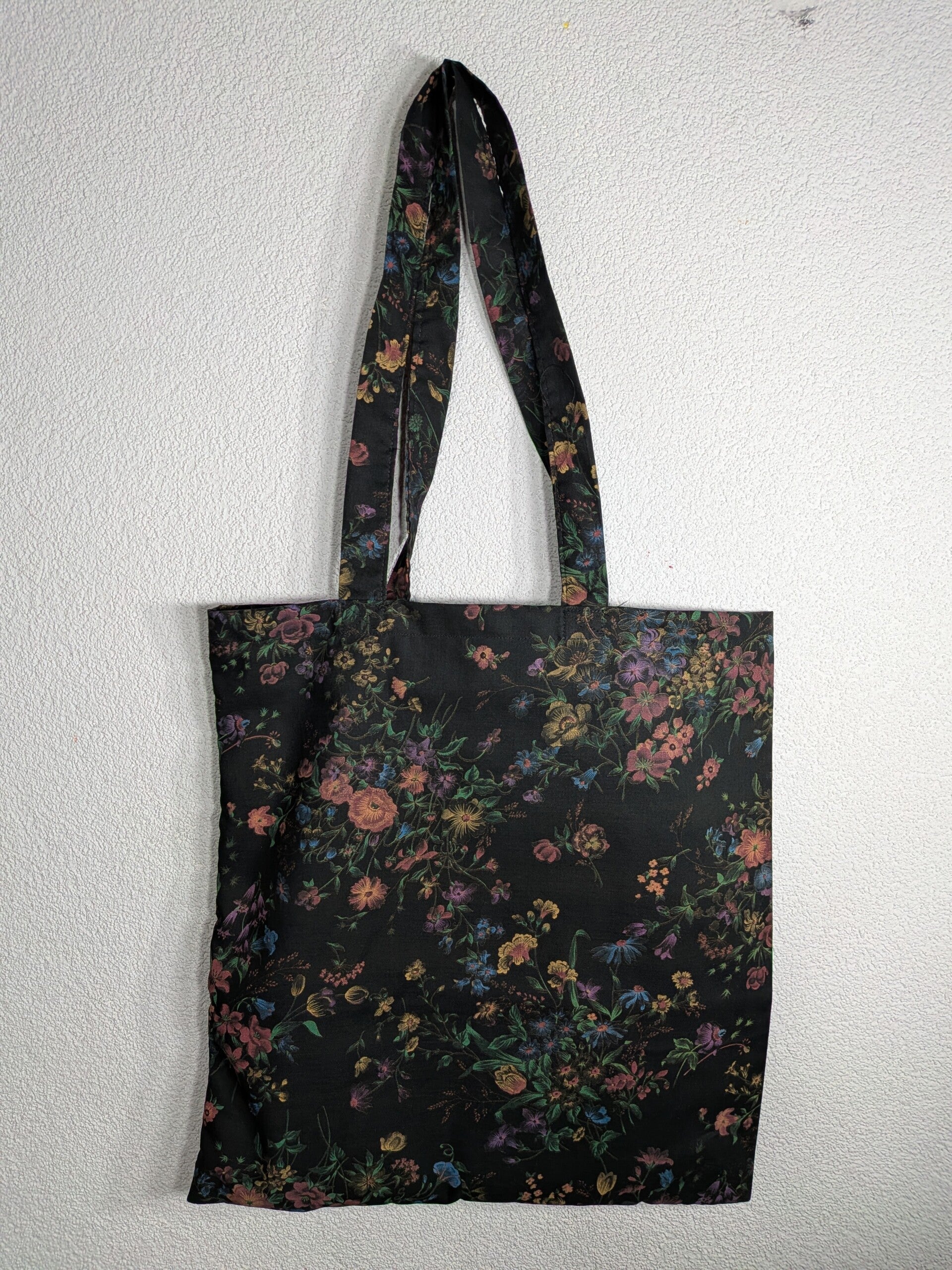 Katoenen tasje - zwart met bloemetjes - handmade by Marlies - Limited Edition