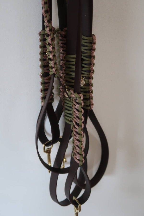 Leash Jeanke