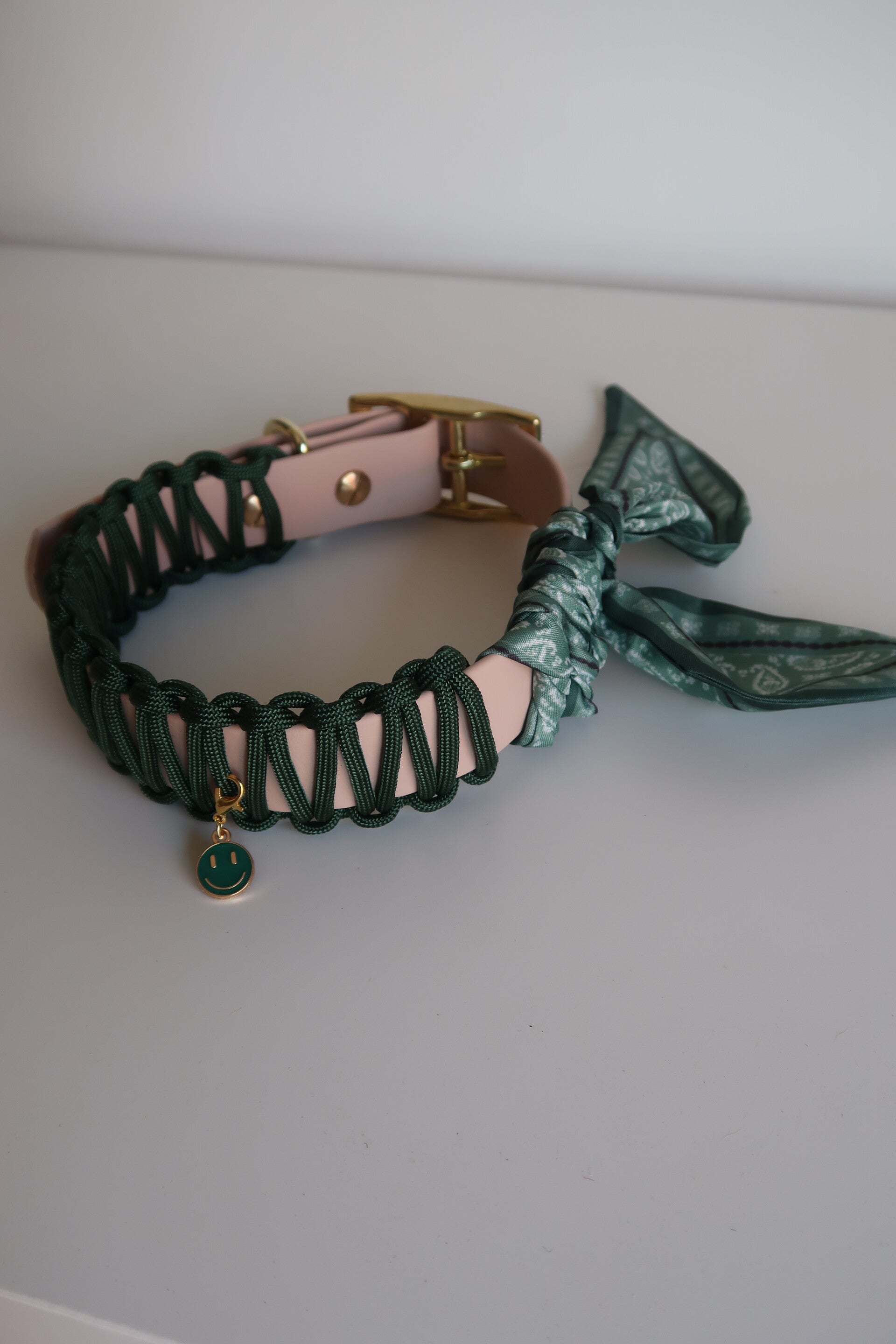 Collar Basil