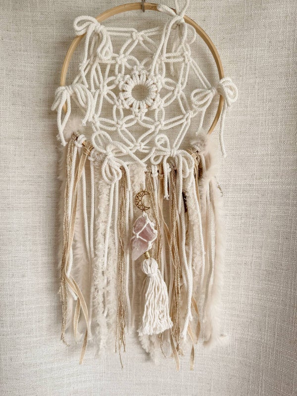 Macramé dromenvanger met rozenkwarts