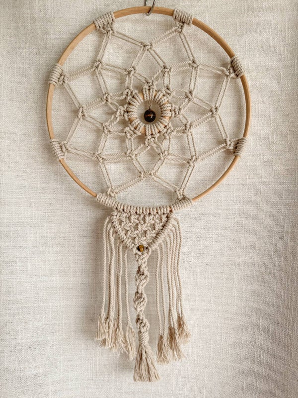 Macramé dromenvanger met tijgeroog