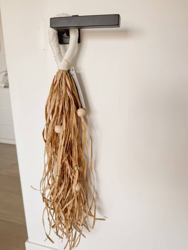 Raffia wand of deurdecoratie