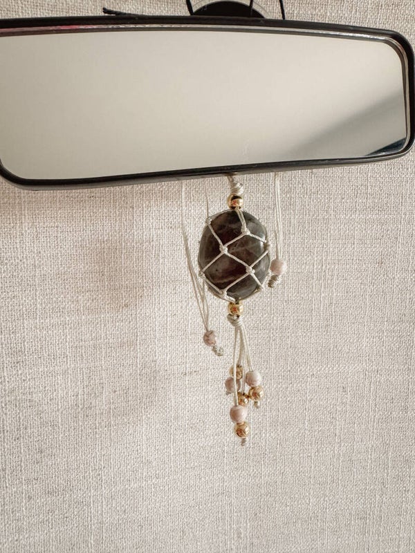 Labradoriet hanger voor je achteruitkijkspiegel