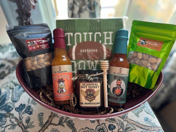 GIFT SET- TOUCH DOWN GIFT SET-2 HOT SAUCES+HOT HONEY+ PISTACHIOS