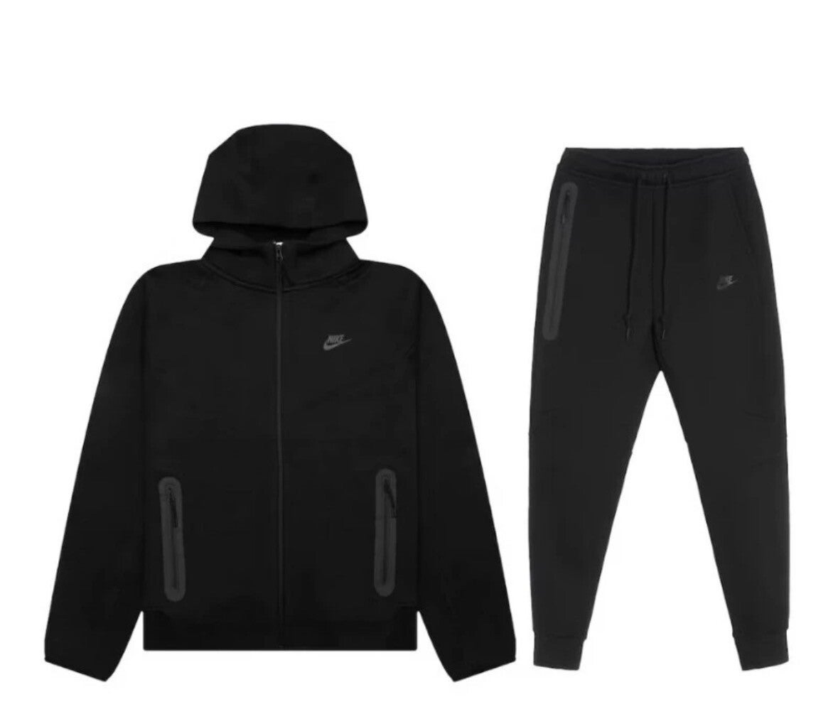 Nike Tech Anzug