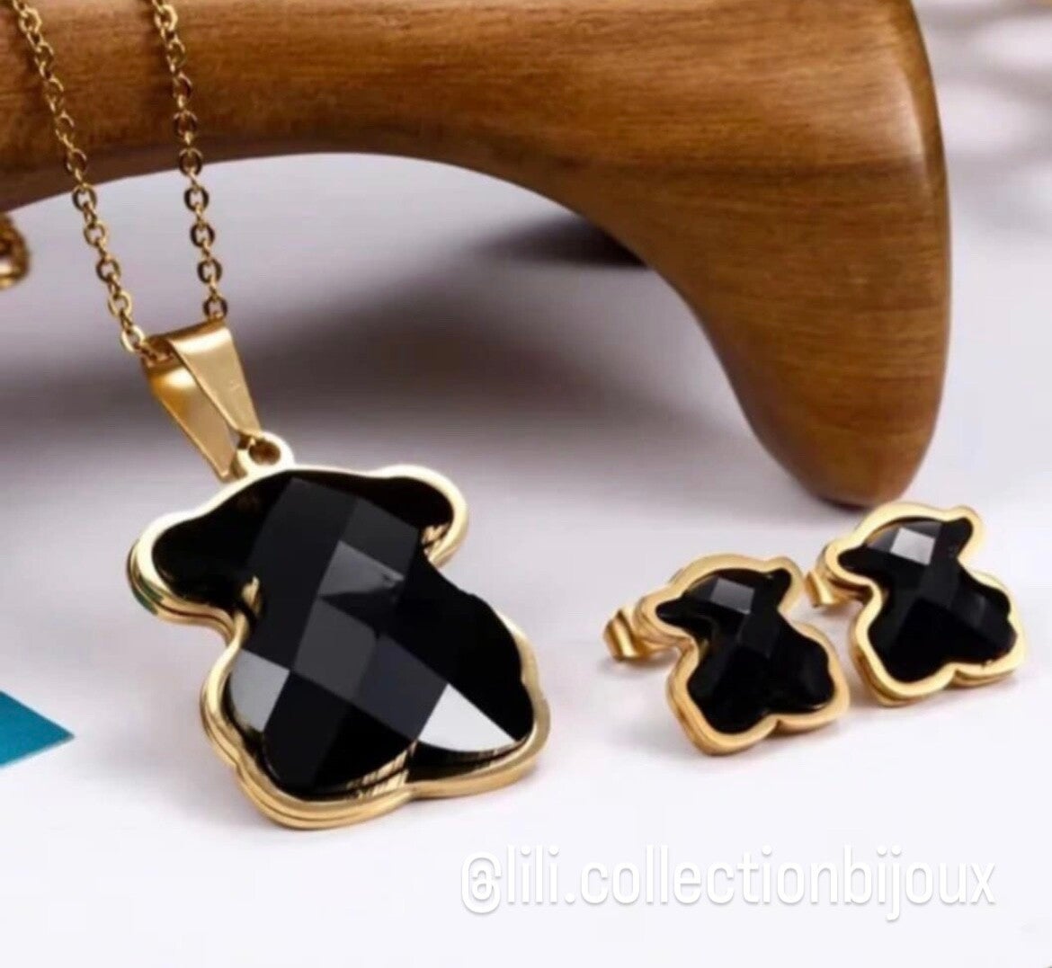 Collier noir et boucles TOUS