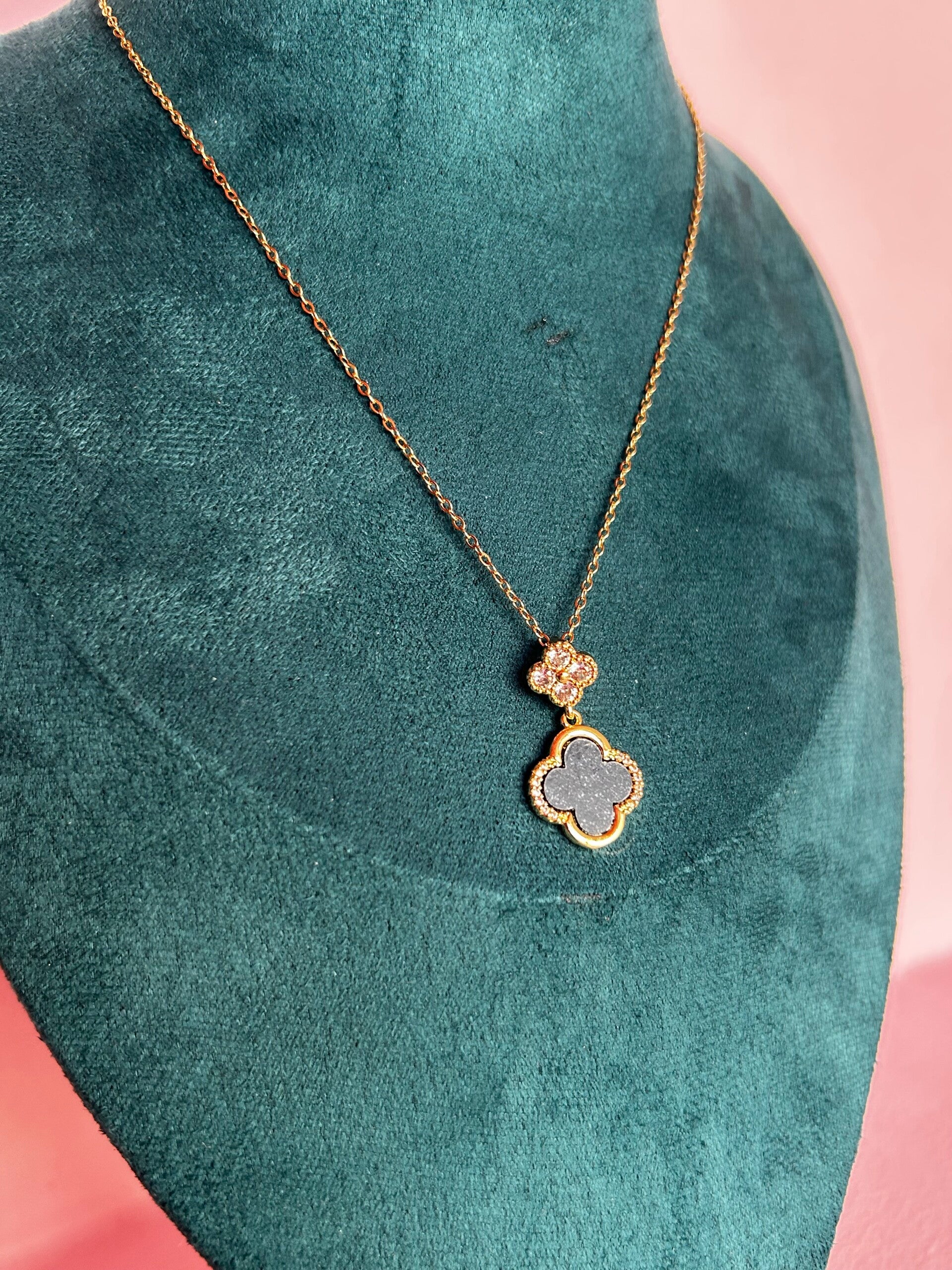 Collier trèfle noir zircon