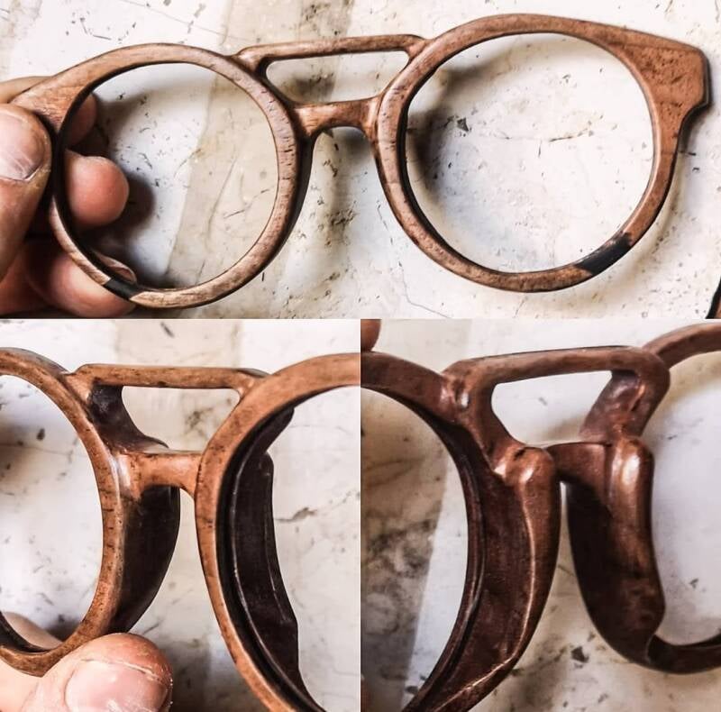 Fatto a mano in Italia: diverse angolazioni di una montatura in legno artigianale tenuta in mano, per mostrare la cura di ogni singolo pezzo.