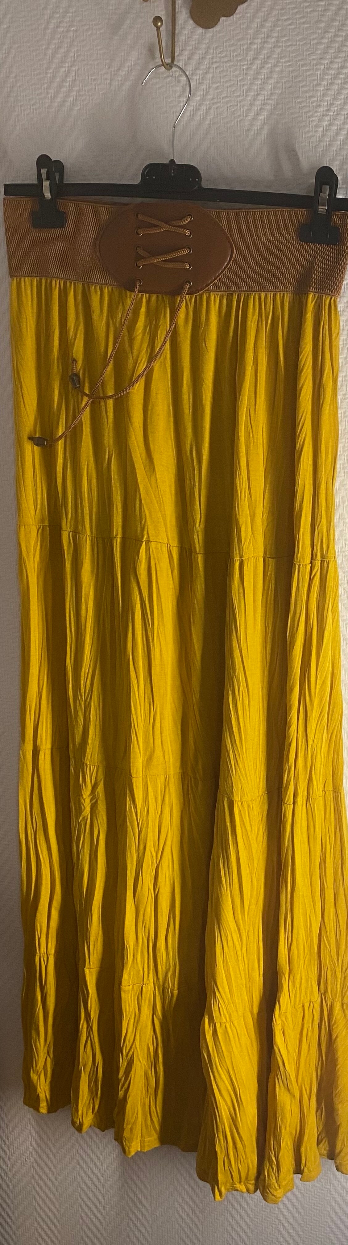 Longue jupe jaune