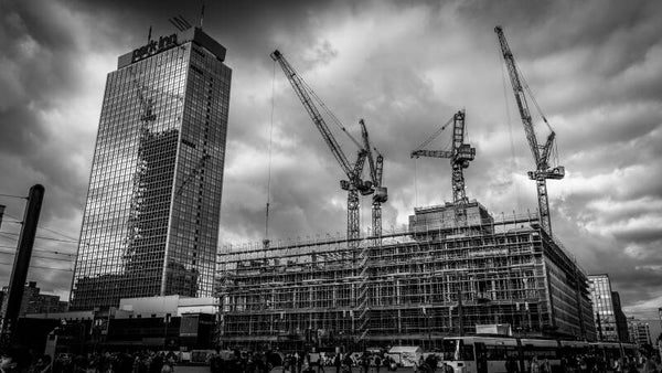 Zwischen Himmel und Stahl