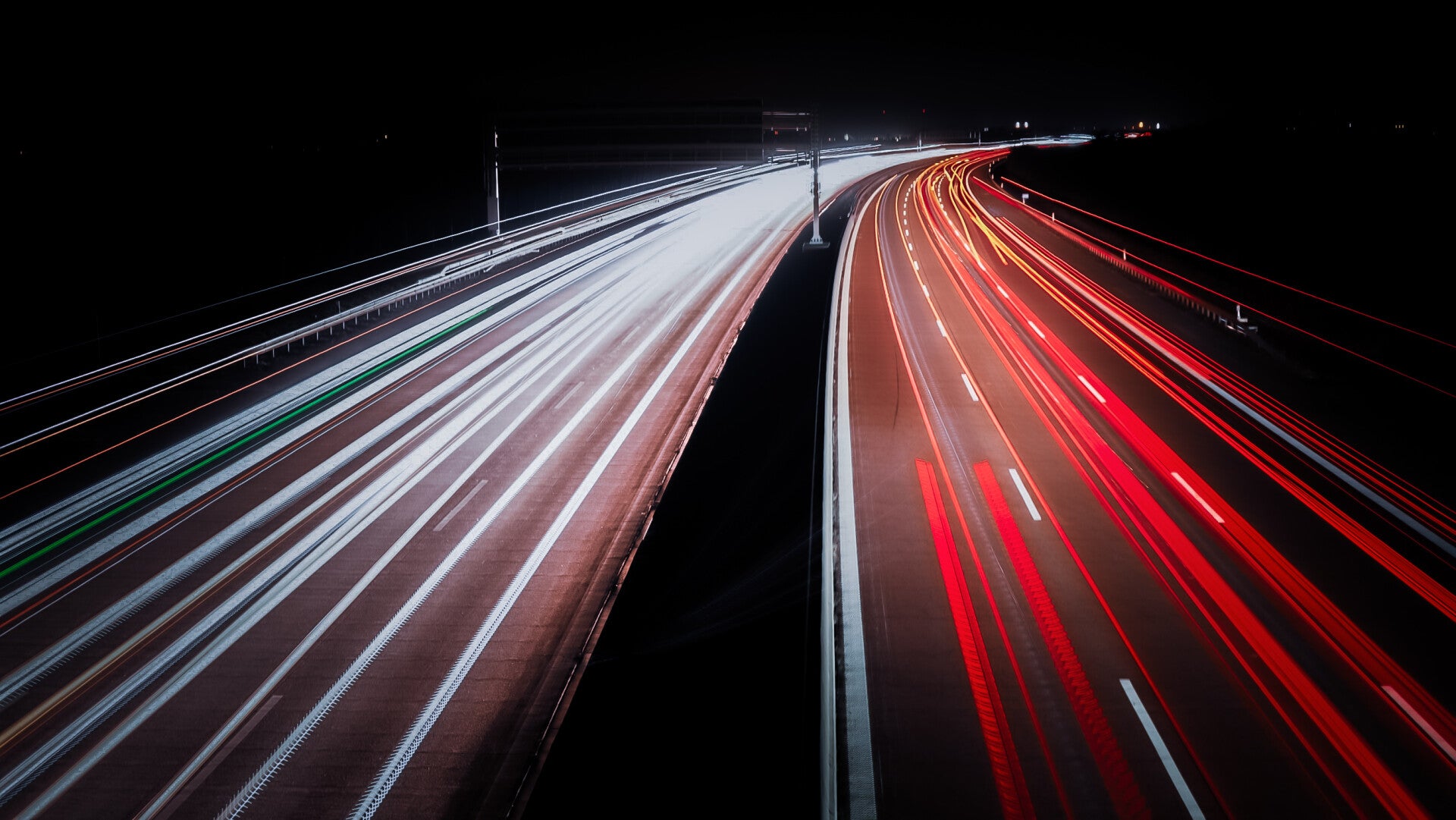Autobahn bei Nacht