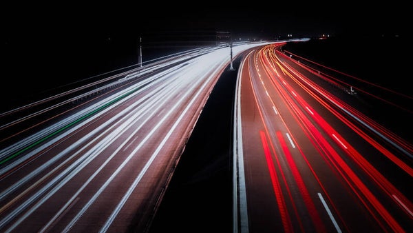 Autobahn bei Nacht
