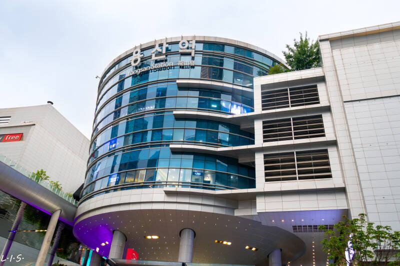 Great design on station bldg.