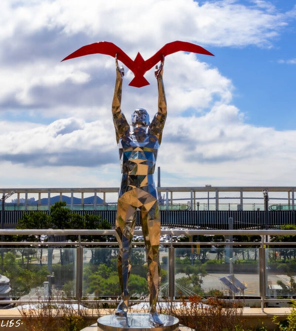 BUSAN STATUE REDBIRD ART 2